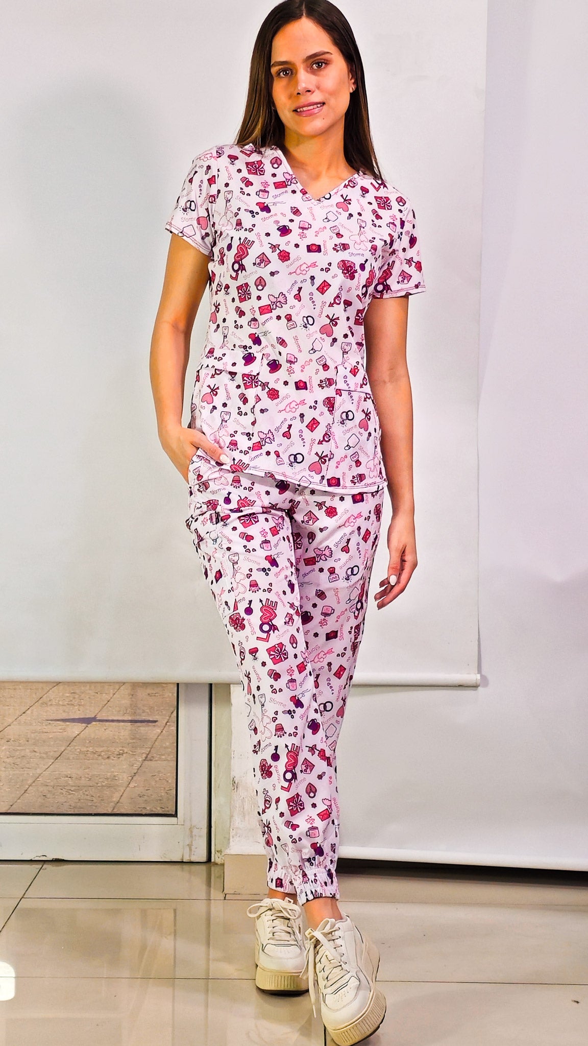 Filipina Quirurgica Estampado Love, Scrubs 600 (Uniformes Medicos)