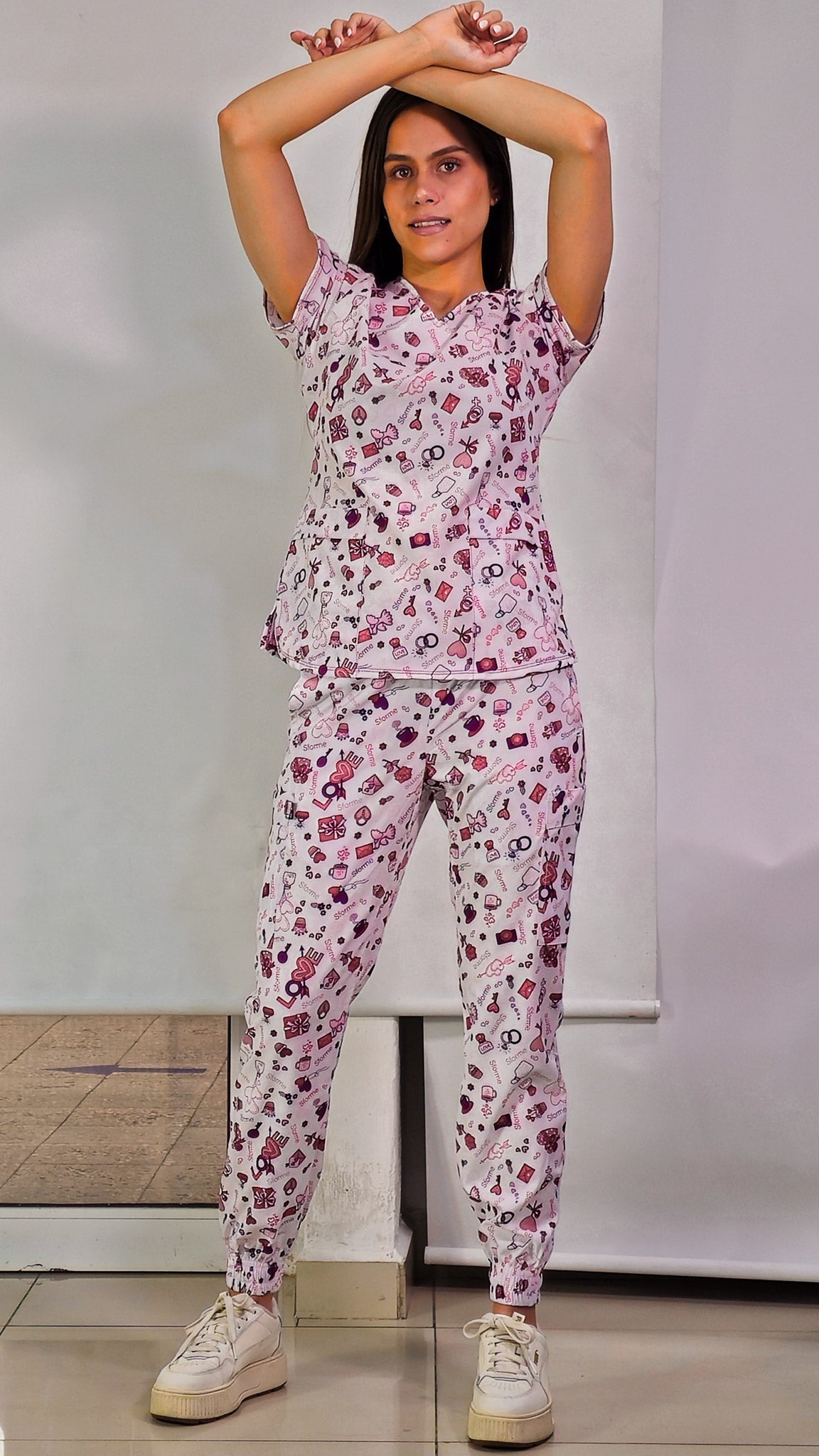 Filipina Quirurgica Estampado Love, Scrubs 600 (Uniformes Medicos)
