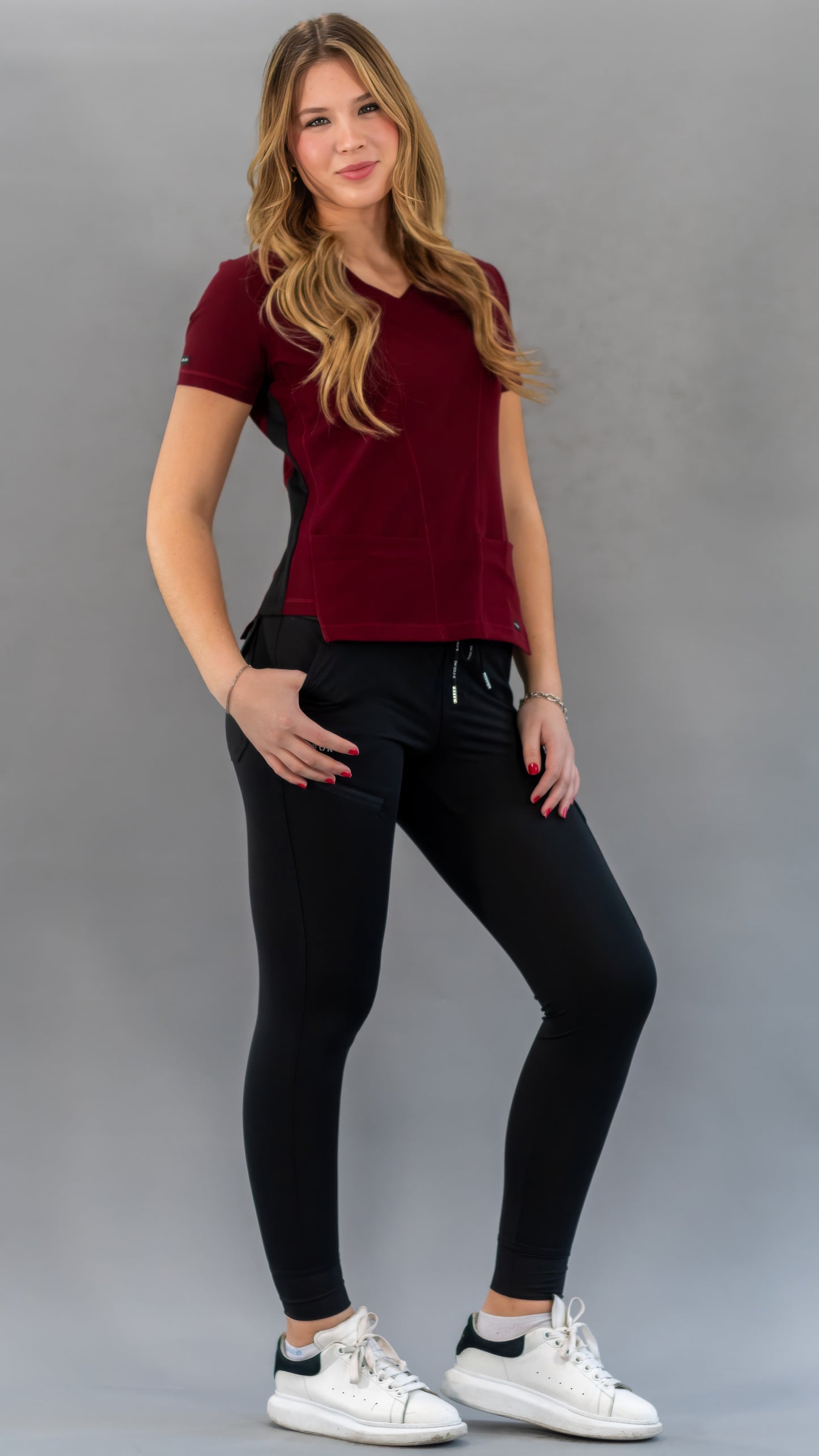 Filipina Quirúrgica Est. 301 Vino/Negro Mujer, Scrubs Antifluido, Costado Super Stretch