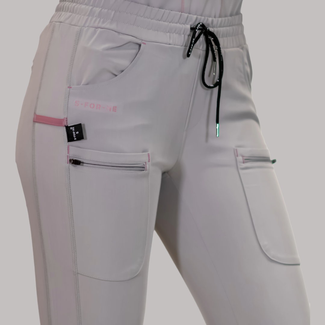 Jogger Quirúrgico Gris Perla Mujer, Scrubs Antifluido Est. 300
