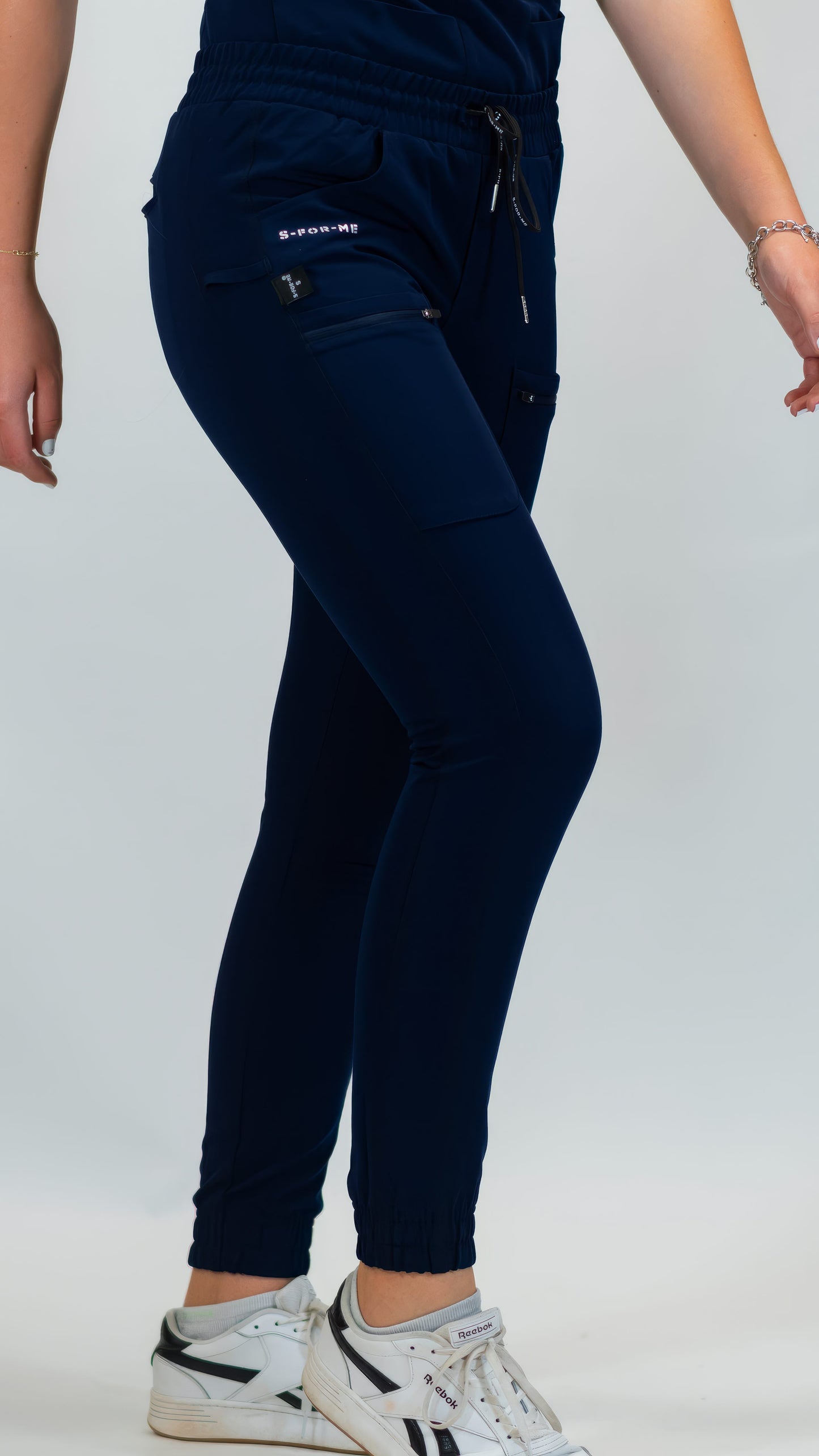 Jogger Quirúrgico Azul Marino Mujer, Scrubs Antifluido Est. 300