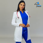 bata medica blanca mujer bolsillos frontales Sandel Medica