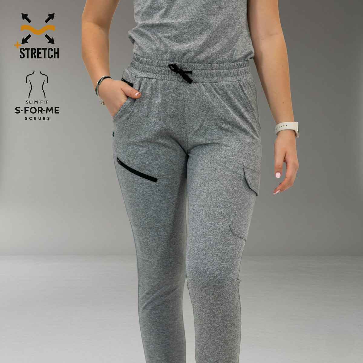 Jogger Style 905 gris jaspeado, vista frontal con bolsillos de muslo visibles.