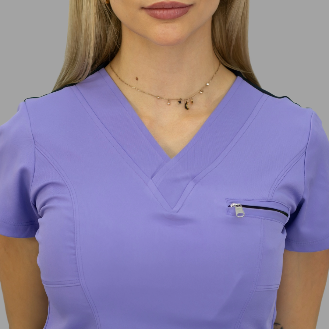 Conjunto Quirúrgico Mujer · Modelo 501 Slim Fit · Lila / Azul Marino