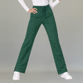 Vista frontal del pantalón verde botella 502 pierna amplia quirúrgico para mujer.
