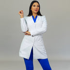 bata medica blanca mujer con forro antifluido Sandel Medica