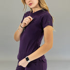Filipina quirúrgica mujer 905 uva Super Stretch, vista lateral de tres cuartos del torso.