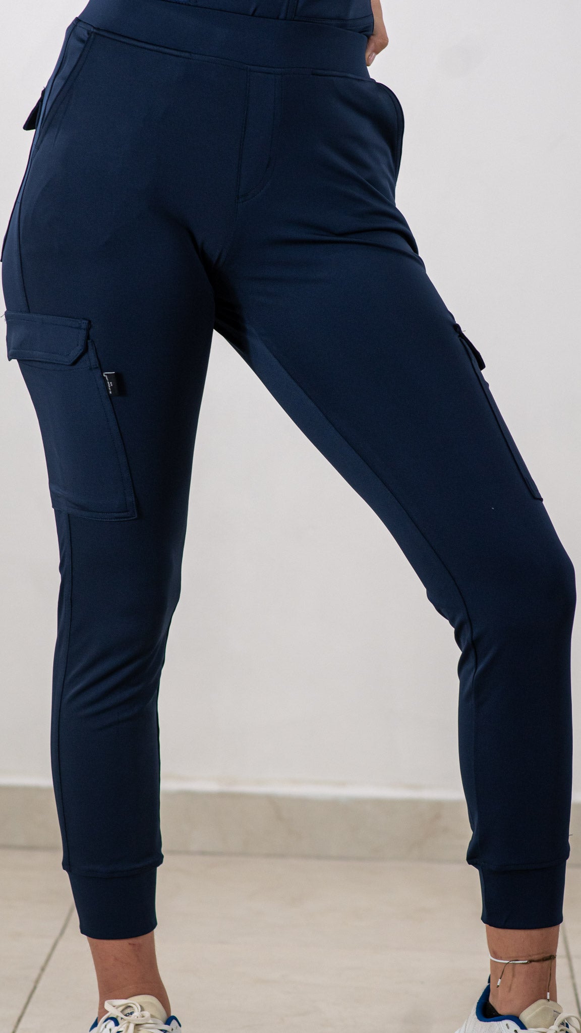 Jogger Quirurgico 901 Azul Marino Mujer Super Stretch – Sandel Medica