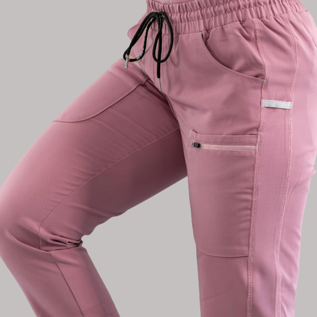 Jogger Quirúrgico Palo de Rosa Mujer, Scrubs Antifluido Est. 300