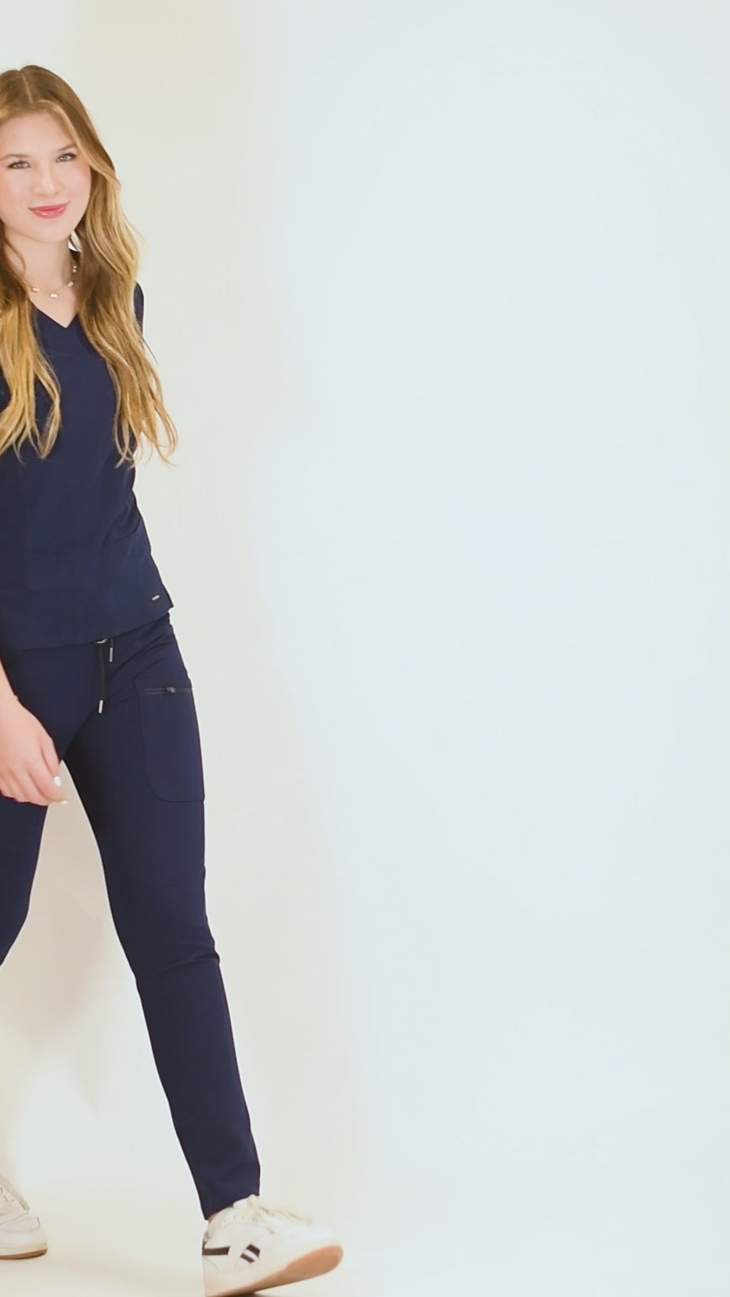 Conjunto Quirúrgico Antifluido Mujer – Estilo 300 Azul Marino