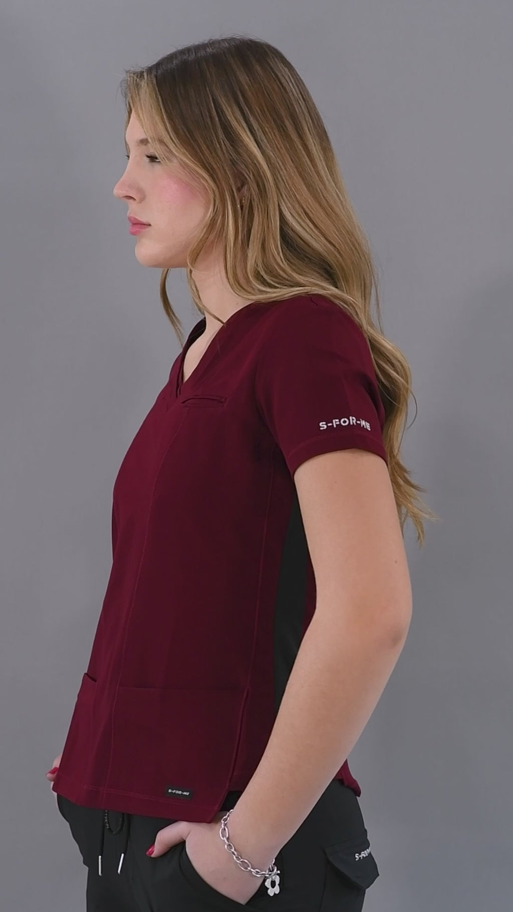 Conjunto Quirúrgico Antifluido Mujer – Estilo 300 Vino