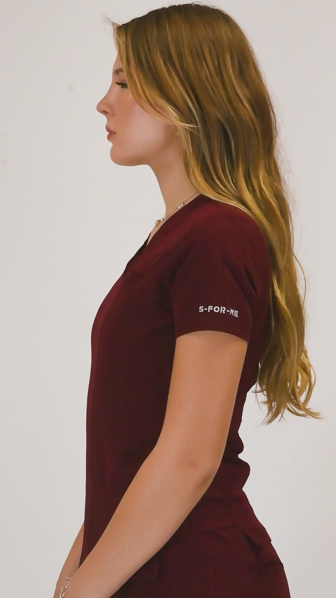 Conjunto Quirúrgico Antifluido Mujer – Estilo 300 Vino