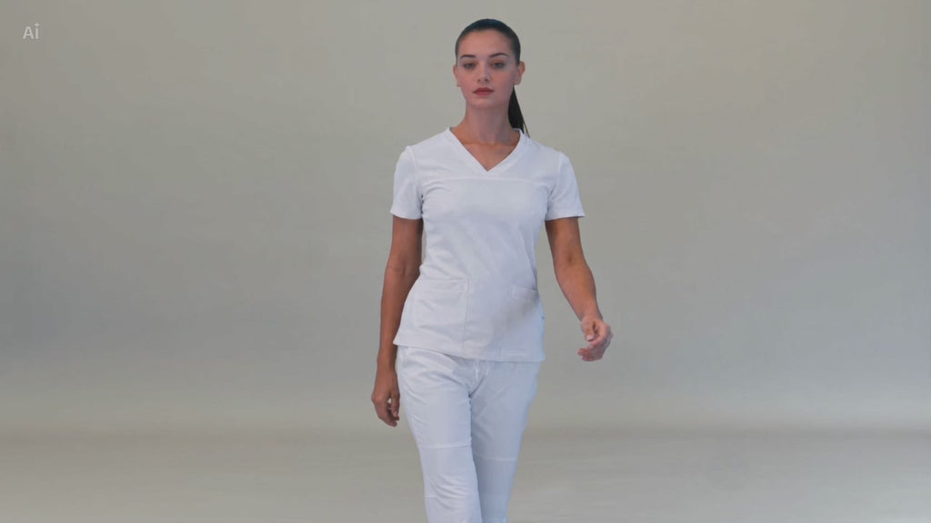 Video de una modelo caminando con el pantalón quirúrgico 530 blanco para mujer; muestra el movimiento de la prenda.